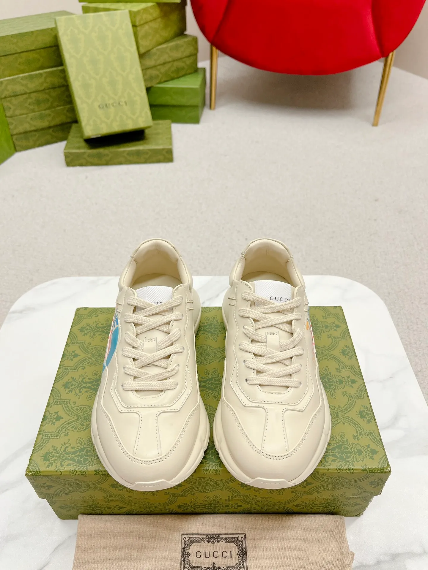 👟👟Ex-factory price 700👟👟 Men +10 Gucci’s top version of couple’s dad shoes series is new! 🖤 ⚠GG couple’s dad shoes have been very popular in recent years; new colors are updated constantly; new colors are updated, and our home and counters have new ones at the same time. This classic dad shoe is popular among celebrities and Internet celebrities. Anchors and others are sure to plant grass and call ❤ Classic fashion style, distressed leather surface, 5D drawing printing; mixed surface splicing colors, etc... Original customization (off-white eco-friendly cowhide, first layer of cowhide inside), original outsole... Shiny colorful drawings embellish the sides of the shoe body, old color rubbing, package production technology, 1:1 creation / only to make the best shoes. ⚠️ Comes with high-end full package at the counter. …………………………………………………… 👑❥∙Colour: Doraemon model/Mickey Mouse model/Lip model/Donald Duck model/Anchor model/Classic red and green striped logo model/NY letter model/Rainbow letter model/Red ebony cloth model/G letter pink cloth model/North Face joint model/Little Bear model/New blue color model/New orange color model 👑❥∙Size: Women’s model 35-40 Men's 39-44